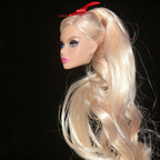 Scarlett Reverie | OOAK Poppy Parker Repaintkopf | Platinblond & Eisblaue Augen | DollVerse